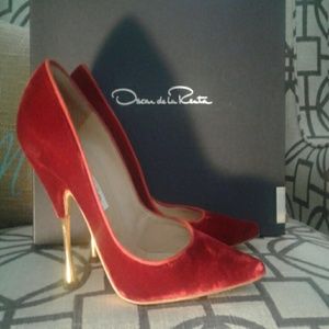 Oscar de la Renta  red velvet shoes